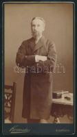 1889 Lukse-Fábry Béla (1844-1915) udvari tanácsos, építész keményhátú fotója, keményhátú fotó, Bp., Kozmata Ferenc, 20x11 cm.