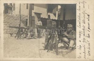 1906 K.u.K. katonák az új géppuskával gyakorlatoznak Királyhidánál / K.u.K. soldiers practicing with the new machinegun near Bruckneudorf, photo