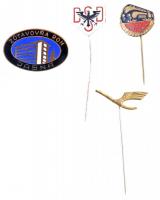 10db-os vegyes külföldi jelvény és kitűző tétel, közte "Lufthansa", "LDK Schwerin&quo...