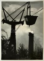 cca 1970 Gebhardt György (1910-1993): Ipari táj, feliratozott vintage fotóművészeti alkotás a szerző hagyatékából, 39x29 cm