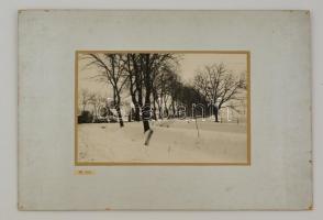 1939 Thöresz Dezső (1902-1963): Tél, jelzés nélküli vintage fotóművészeti alkotás a szerző hagyatékából, kasírozva, 18,5x28,5 cm, karton 34x50 cm
