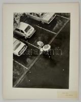 cca 1976 Vincze János (1922-1998): Nyári Záporban, pecséttel jelzett vintage fotóművészeti alkotás, kartonra felragasztva, 39x30 cm, karton 50x40 cm