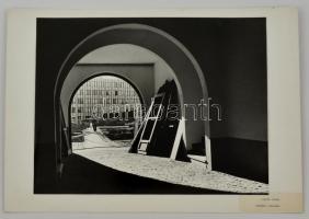 cca 1970 Vincze János (1922-1998): Reggeli fényben, pecséttel jelzett vintage fotóművészeti alkotás, kartonra felragasztva, 30x39 cm, karton 35x50 cm