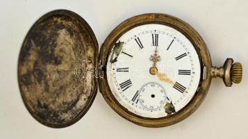 Ezüst külső fedelű óra nem működő szerkezettel