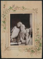 1911 Apa és lánya, fotó, kartonra ragasztva, hátulján feliratozva, 11×8 cm