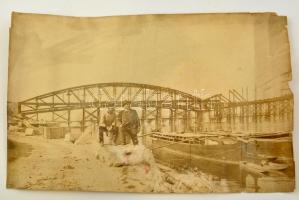 cca 1890-1910 Az épülő híd lábainál, fotó, J. v. Kappeller jelzéssel a kép sarkában, viseltes állapotban, szakadásokkal, 29x45 cm.