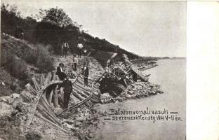 1914 Balaton, Balatonkenese és Balatonfűzfő között; Vasúti szerencsétlenség, Balatonba sodort gőzmozdony és maradványai (EK)