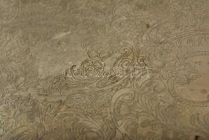 Dekoratív kö alakú füles tálca, fém,  d:35 cm