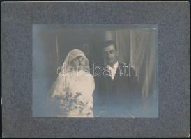 dr. Kiss Ferenc (1889-1966) anatómiaprofesszor házassági fotója kartonon 12x9 cm