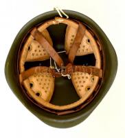 Magyar katonai rohamsisak, fém, 27x25,5x16 cm