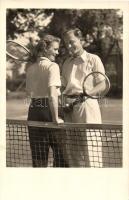 Tennis playing couple, Amag 67811.