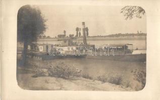 ~1918 Ercsi, gőzüzemű oldalkerekes személyhajó a tiszavárkonyi hajóállomáson, photo