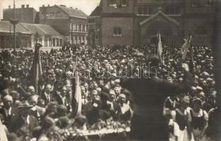 1931 Nyíregyháza, Fő tér, Húsvéti ünnepség, Lefkovits Zsigmond bútorraktára, római katolikus templom, photo