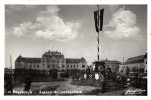 Nagybánya, Baia Mare; Rákóczi tér, országzászló, István szálló / square with Hungarian flag, hotel
