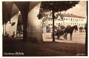 Beszterce, Bistritz, Bistrita; Fő tér, lovaskocsi, Foto-Sport fényképészeti üzlet és kiadás, photo