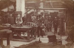 1909 Nagybiccse, Nagy-Bittse, Bytca; Lemezlakatos műhely belső, mosdó készítése / steel sheet making workshop, interior, sink-making, photo (EK)