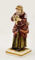Capodimonte koldus asszony figura, kézzel festett, jelzett, apró lepattanásokkal, m: 18 cm / Capodimonte beggar figure, hand painted, signed, with minor faults