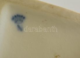 Capodimonte koldus asszony figura, kézzel festett, jelzett, apró lepattanásokkal, m: 18 cm / Capodim...