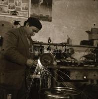 cca 1949 Kecskemét, Stein Lajos villanyszerelő műhelye, Medgyesi László kecskeméti fotóművész 13 db ...