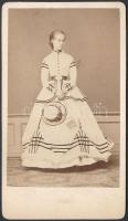 cca 1862 Medetz Irma feliratozott fényképe vizitkártya méretben, Borsos és Doctor pesti műterméből, 10,5x6 cm