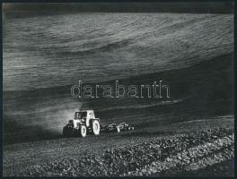 cca 1977 Gebhardt György (1910-1993): Mezőgazdasági táj, 2 db vintage fotóművészeti alkotás, az egyik feliratozott, 11,5x23,5 cm és 18x23,5 cm