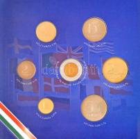 2004. 1Ft-100Ft (7xklf) forgalmi sor dísztokban, valamint 2004. 50Ft Cu-Ni "Magyarország az Eur...