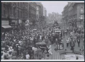 1948 Budapest, Rákóczi út, a 75-ös és a 16B villamosok, korabeli negatívról készült mai nagyítás, 13x18 cm