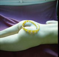 cca 1980 Szolidan erotikus vintage negatívok tétele, 13 db negatív, 6x6 cm