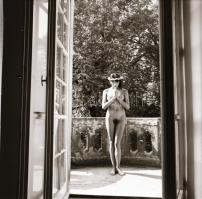 cca 1980 Szolidan erotikus vintage negatívok tétele, 13 db negatív, 6x6 cm