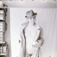 cca 1978 Szép lányok szép felvételei, 13 db szolidan erotikus vintage negatív, 6x6 cm