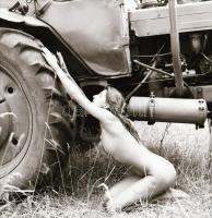 cca 1978 Szép lányok szép felvételei, 13 db szolidan erotikus vintage negatív, 6x6 cm