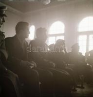 cca 1950 Budapest, Wekerle-telep feliratú tasakban bírósági tárgyalásról szóló negatívok, 24 db vint...