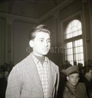 cca 1950 Budapest, Wekerle-telep feliratú tasakban bírósági tárgyalásról szóló negatívok, 24 db vint...