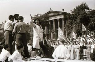 1949 Budapest, Világ Ifjúsági Találkozó (VIT), 33 db vintage negatív Kotnyek Antal (1921-1990) fotór...