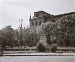 cca 1968 Kecskeméti utcák, házak, látképek, 13 db vintage negatív Medgyesi László hagyatékából, 6x6 ...