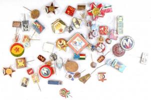 Vegyes: ~58db-os szocialista jelvény és kitűző tétel, benne 1982. "Salgótarján '82 - EFOTT" fém jelvény, ~1970. "Kohász Szakszervezet" zománcozott fém kitűző, ~1970. "Bőripari Dolgozók Szakszervezete" zománcozott fém kitűző, 1973. "O.D.O.T. Salgótarján" fém jelvény, DN "Község Fejelesztésért - Pest Megyei Tanács" zománcozott jelvény T:vegyes