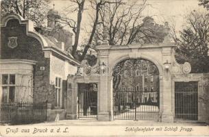 Lajtabruck, Bruck an der Leitha; Prugg kastély bejárata, kapu / Schlosseinfahrt mit Schloss Prugg / castle entry gate