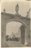 Doborján, Raiding; Hercegi major kapuja Nepomuki Szent János szobrával / archdukes manor, statue, photo