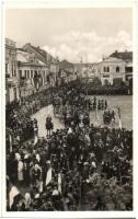 1938 Beregszász, Berehove; bevonulás, lovaskatonák / entry of the Hungarian troops, cavalry, Beregszász visszatért So. Stpl.