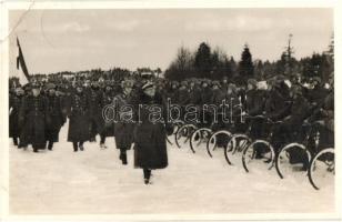 1939 Uzsok, Uzhok; Magyar-Lengyel Baráti találkozás a visszafoglalt ezeréves határon, kerékpáros katonák / Hungarian-Polish meeting at the border, soldiers on bicycle (EK)