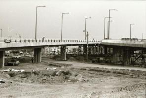 1982 Budapest, a Hungária csomópont építéséről és a Vidámparkról készített 24 db szabadon felhasznál...