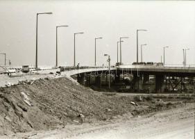 1982 Budapest, a Hungária csomópont építéséről és a Vidámparkról készített 24 db szabadon felhasznál...