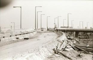 1982 Budapest, a Hungária csomópont építéséről és a Vidámparkról készített 24 db szabadon felhasznál...