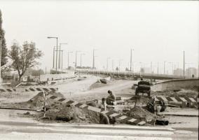 1982 Budapest, a Hungária csomópont építéséről és a Vidámparkról készített 24 db szabadon felhasznál...
