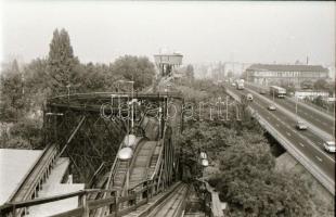 1982 Budapest, a Hungária csomópont építéséről és a Vidámparkról készített 24 db szabadon felhasznál...