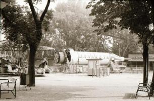 1982 Budapest, a Hungária csomópont építéséről és a Vidámparkról készített 24 db szabadon felhasznál...