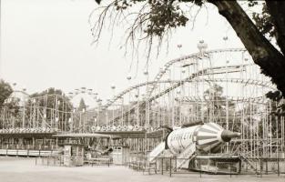 1982 Budapest, a Hungária csomópont építéséről és a Vidámparkról készített 24 db szabadon felhasznál...