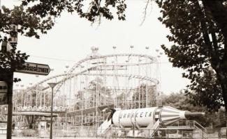 1982 Budapest, a Hungária csomópont építéséről és a Vidámparkról készített 24 db szabadon felhasznál...