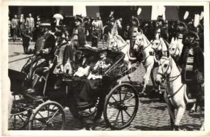 1937 Budapest, III. Viktor Emánuel olasz király látogatása, díszmenet megtekintése, Purgly Magdolna és az olasz királyné Ilona / Victor Emanuele of Italy visiting Budapest, Purgly and Elena of Montenegro (EK)