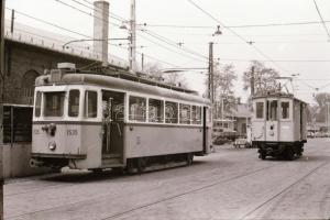 1982 Budapest, villamosok a remízben,  javító műhelyben, 38 db szabadon felhasználható vintage negat...